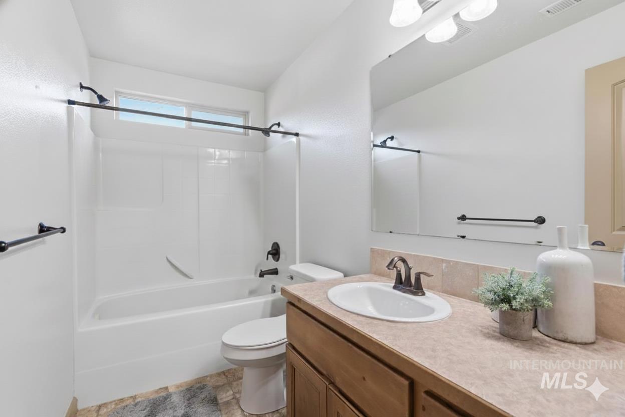 679 North Shadowfox Place Eagle, ID 83616 - Photo 9 of 28 Full bathroom featuring tub / shower combination and vanity