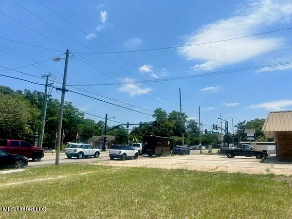 $725,000 | 1851 Pass Road, Biloxi, MS 39531