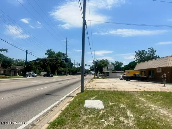$725,000 | 1851 Pass Road, Biloxi, MS 39531