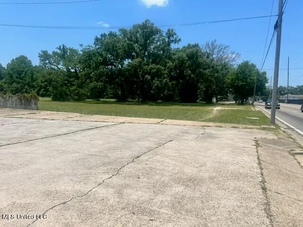 $725,000 | 1851 Pass Road, Biloxi, MS 39531