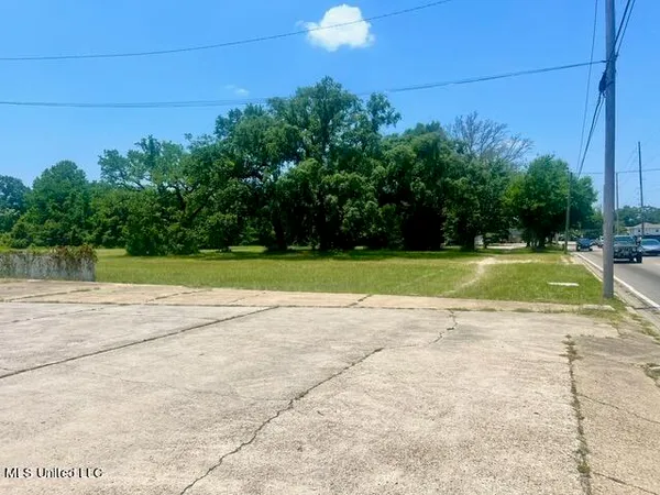 $725,000 | 1851 Pass Road, Biloxi, MS 39531