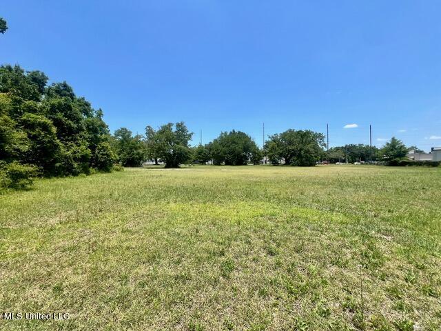 1851 Pass Road Biloxi, MS 39531 - Photo 4 of 36 IMG_0386