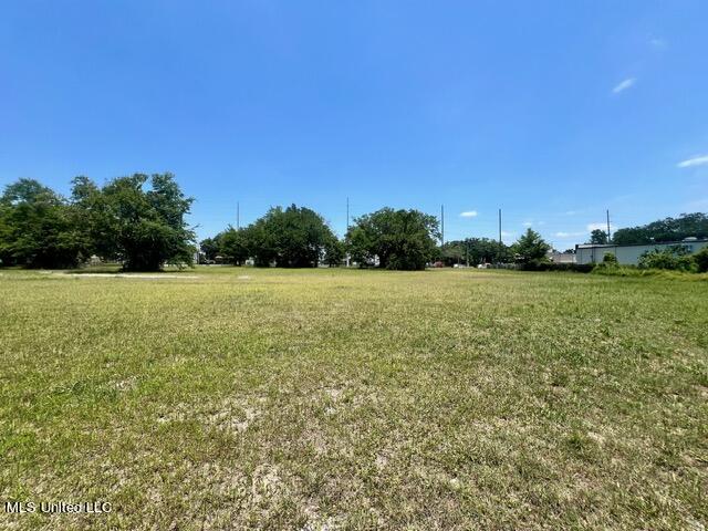 1851 Pass Road Biloxi, MS 39531 - Photo 8 of 36 IMG_0393