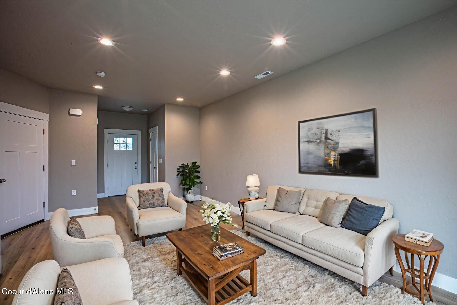 1650 Irvine Way Sandpoint, ID 83864 - Photo 4 of 34 Living area