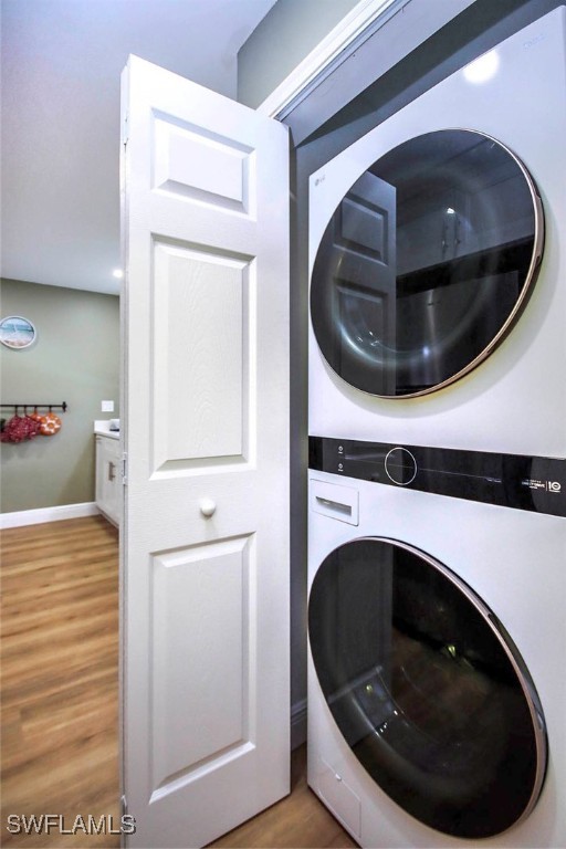 5117 Sea Bell Road, Unit B101 Sanibel, FL 33957 - Photo 16 of 23 a close view of a washer and dryer and a washer