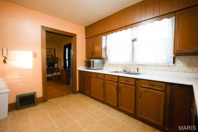 $153,000 | 227 South Montgomery Avenue, Litchfield, IL 62056