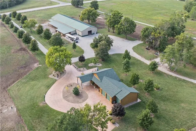 $1,325,000 | 25345 Harmony Road, Paola, KS 66071
