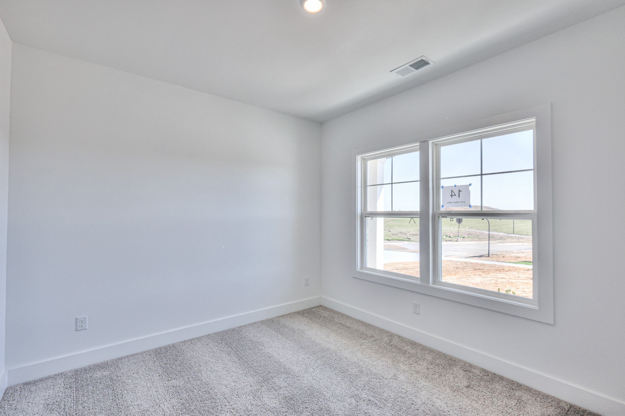 423 Duchess Boulevard Gallatin, TN 37066 - Photo 15 of 41 an empty room with a window