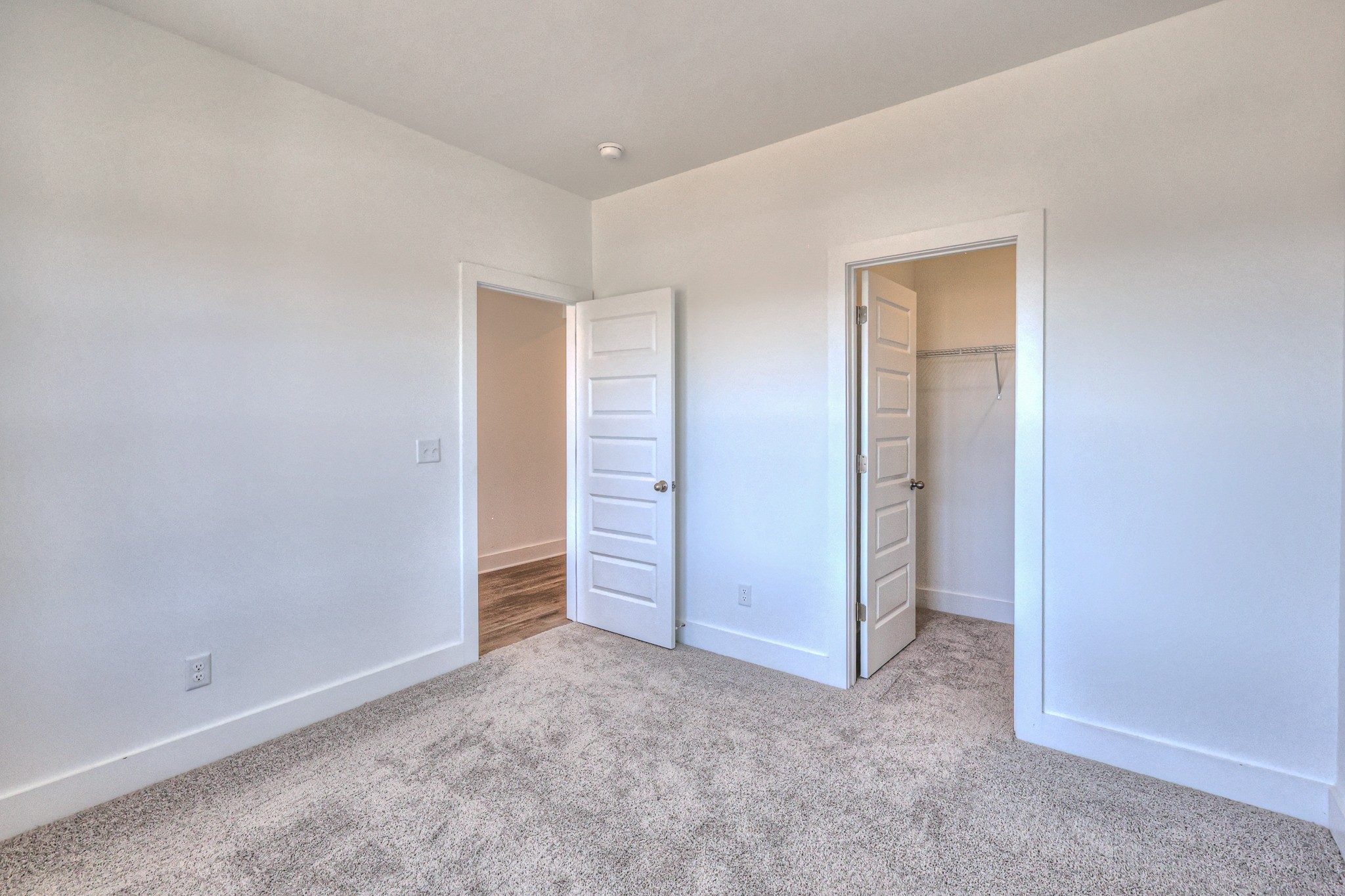423 Duchess Boulevard Gallatin, TN 37066 - Photo 16 of 41 an empty room with closet and mirror