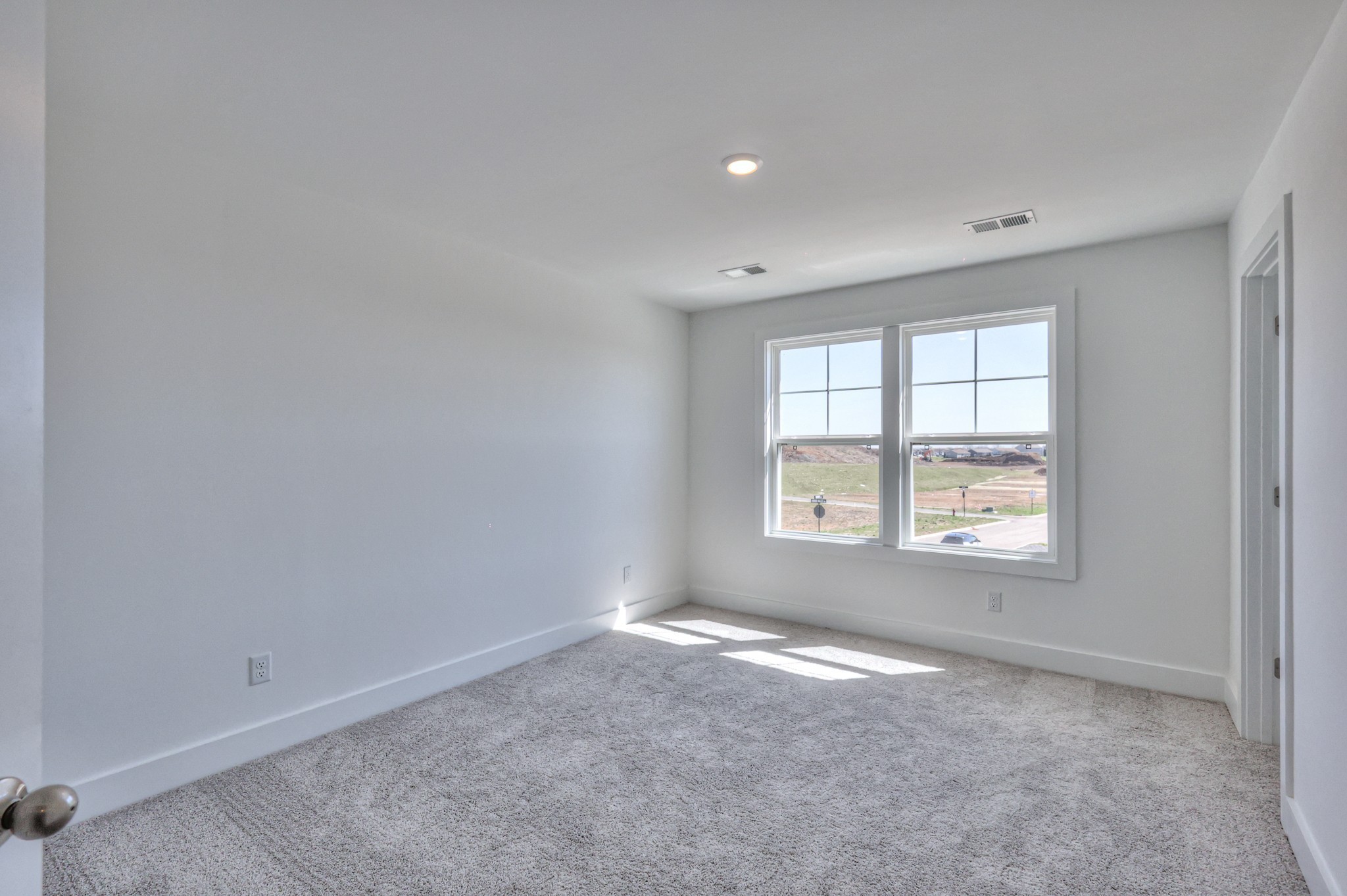 423 Duchess Boulevard Gallatin, TN 37066 - Photo 22 of 41 an empty room with a empty space and windows