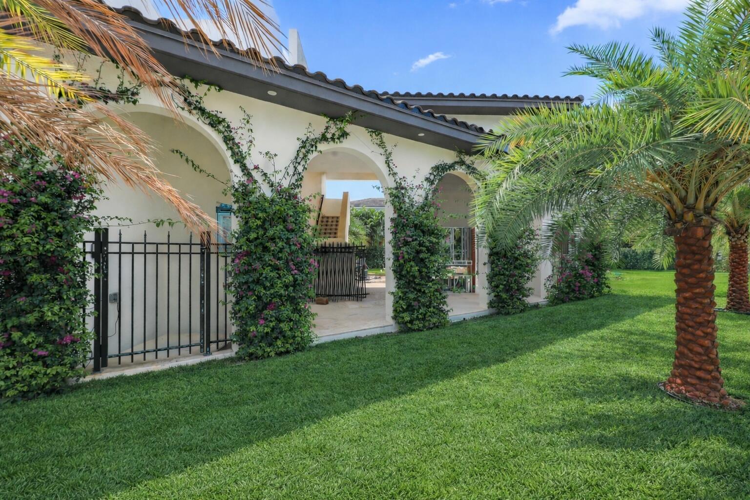 298 Northeast 8th Street Boca Raton, FL 33432 - Photo 3 of 48 North Side Yard