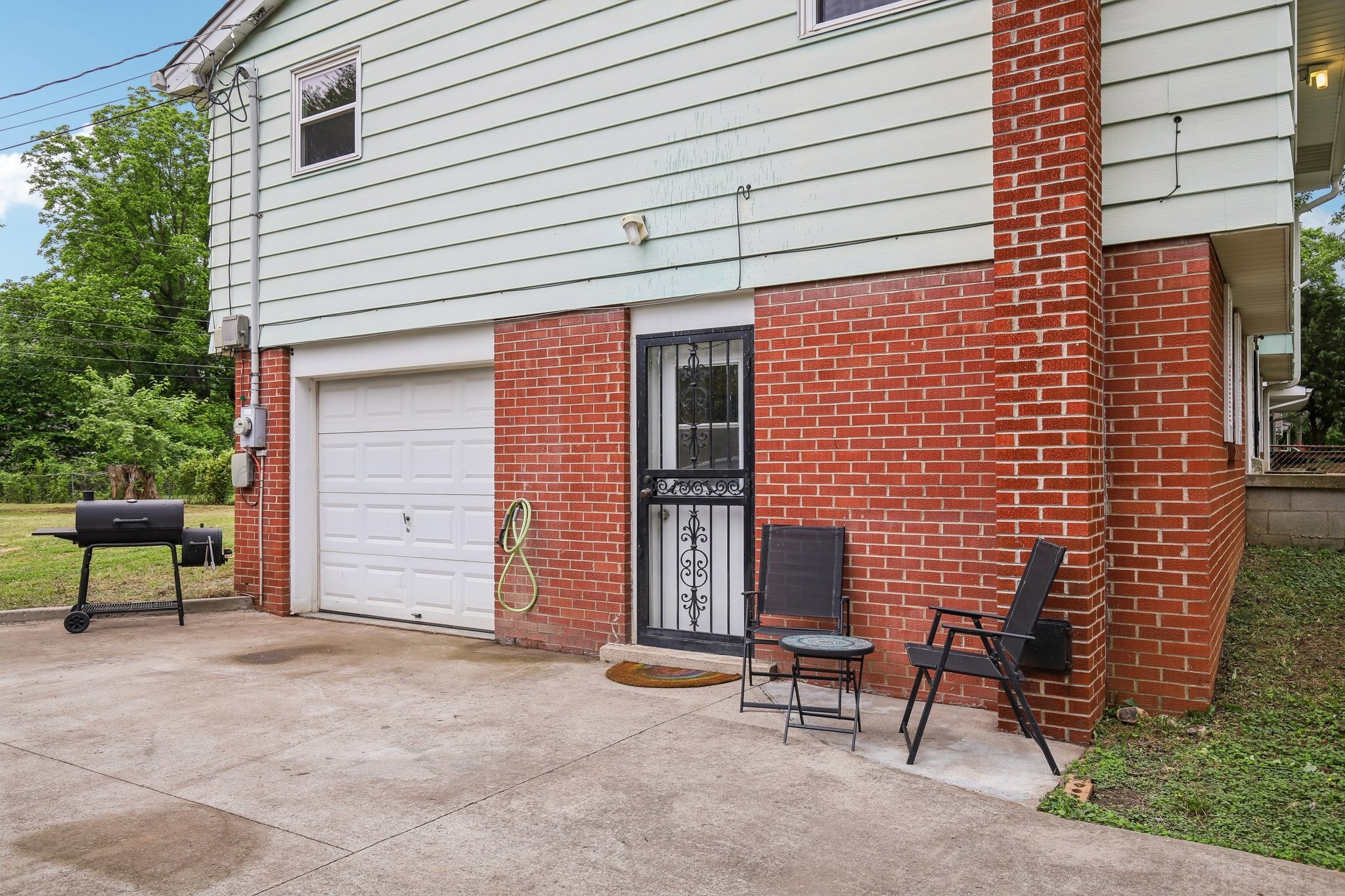 144 Airport Road Clarksville, TN 37042 - Photo 38 of 49 a backyard of a house with outdoor seating