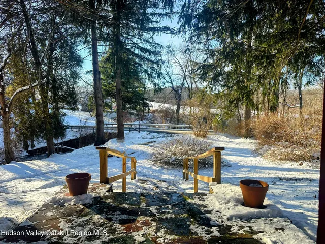 a view of a yard with sitting area