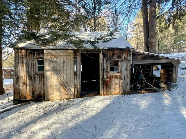 a view of a backyard of the house