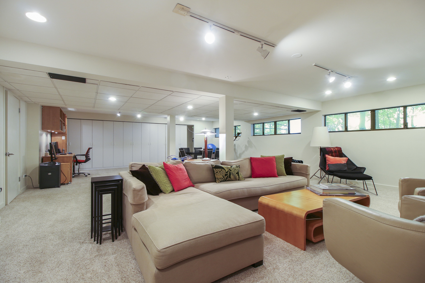 578 Rosemary Road Lake Forest, IL 60045 - Photo 22 of 34 a living room with furniture and a flat screen tv