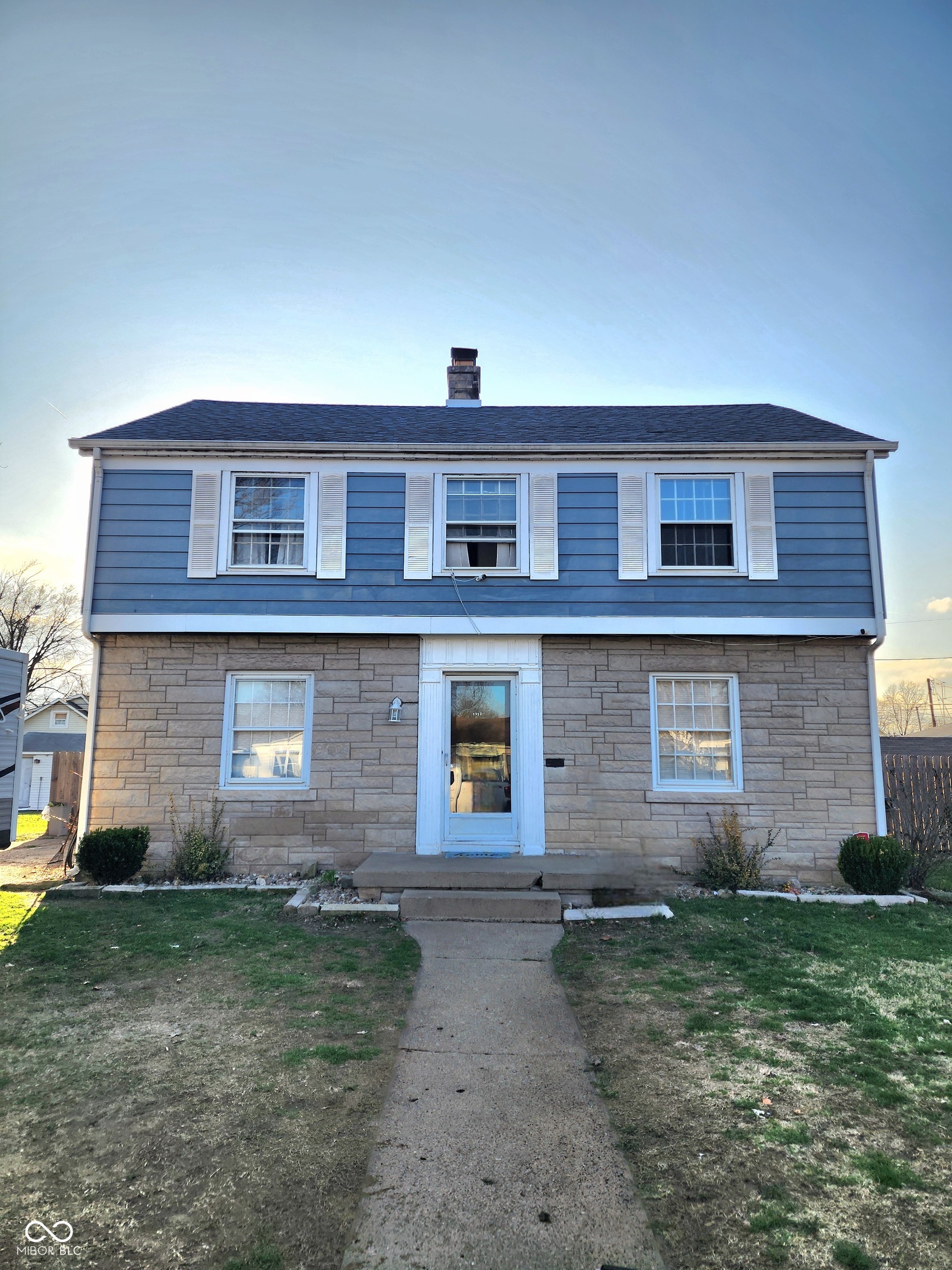 1512 Grand Avenue Columbus, IN 47201 - Photo 1 of 21