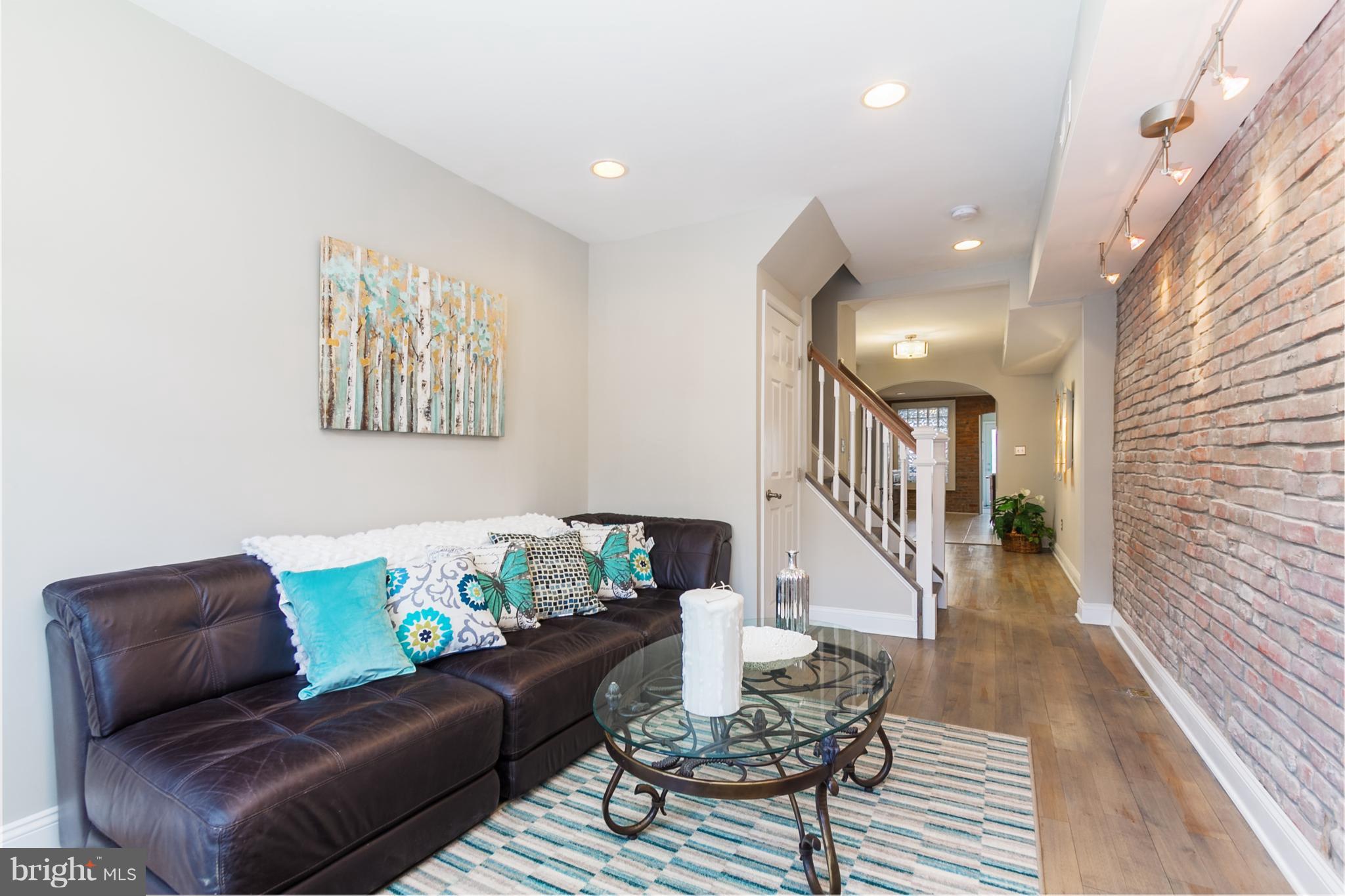 1812 Light Street Baltimore, MD 21230 - Photo 2 of 28 Living Room