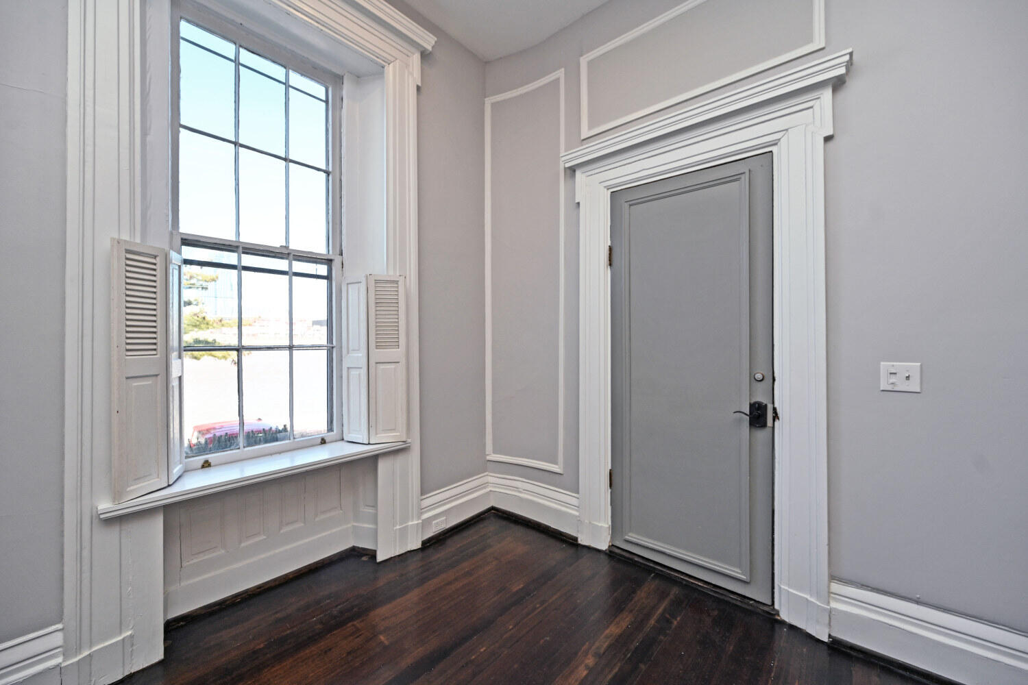 229 Riverside Drive, Unit 1F Covington, KY 41011 - Photo 7 of 40 229RiversideDr1F_15