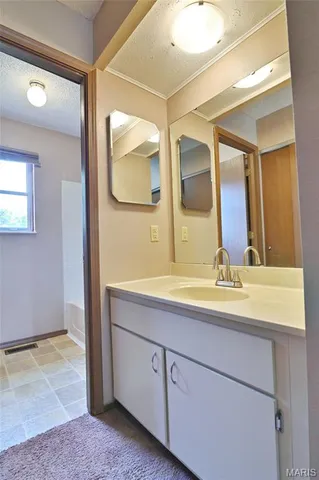 $1,800 | 1005 Pocono Trail, Ballwin, MO 63021