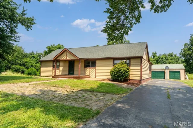 $585,000 | 5171 Old Alton Edwardsville Road, Edwardsville, IL 62025