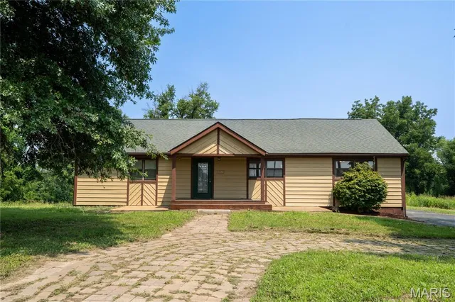 $585,000 | 5171 Old Alton Edwardsville Road, Edwardsville, IL 62025