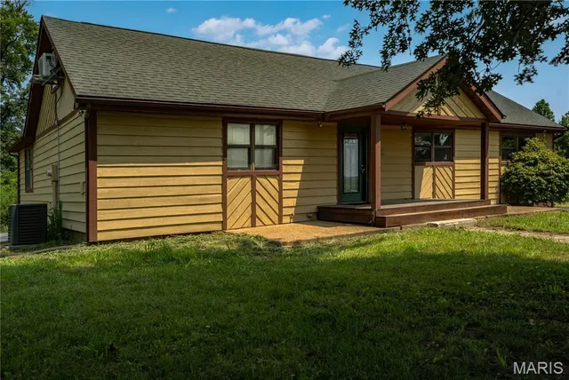 $585,000 | 5171 Old Alton Edwardsville Road, Edwardsville, IL 62025