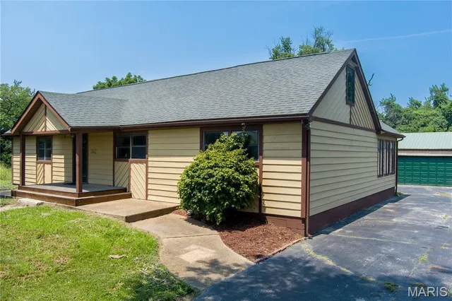 $585,000 | 5171 Old Alton Edwardsville Road, Edwardsville, IL 62025