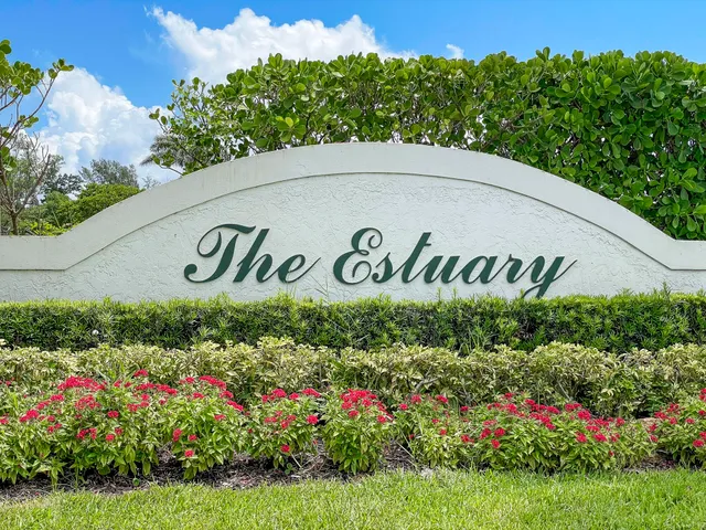 a sign on the side of the wall