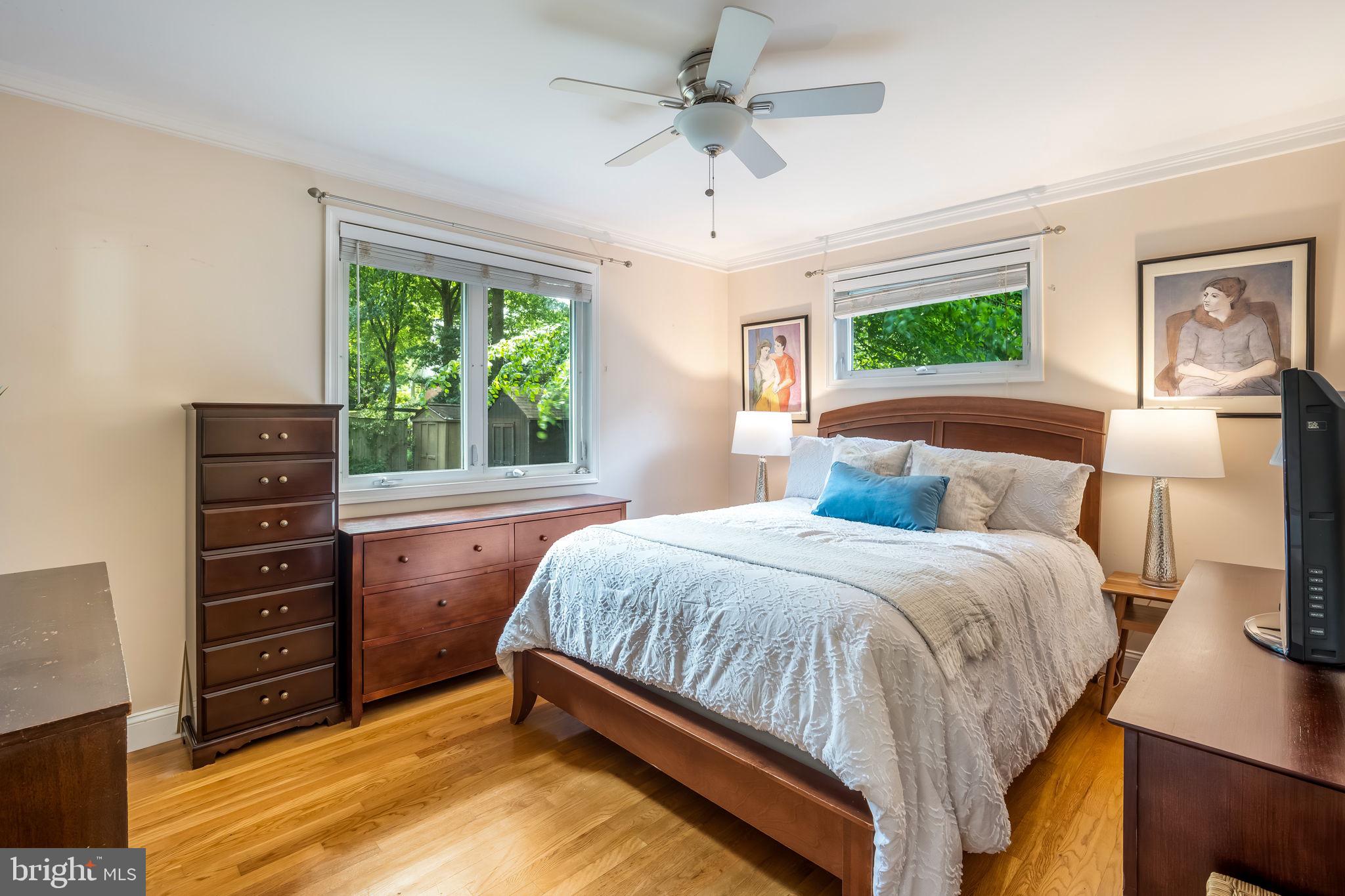 8926 Cromwell Drive Springfield, VA 22151 - Photo 20 of 43 Ensuite Primary Bedroom