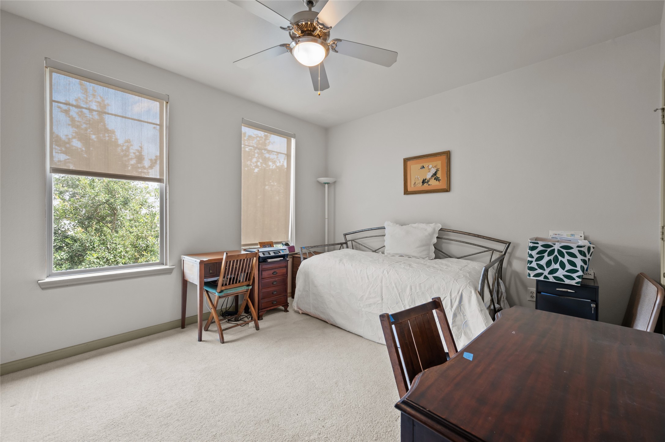 505 Jackson Hill Street, Unit 206 Houston, TX 77007 - Photo 15 of 35 a bedroom with a bed and a window