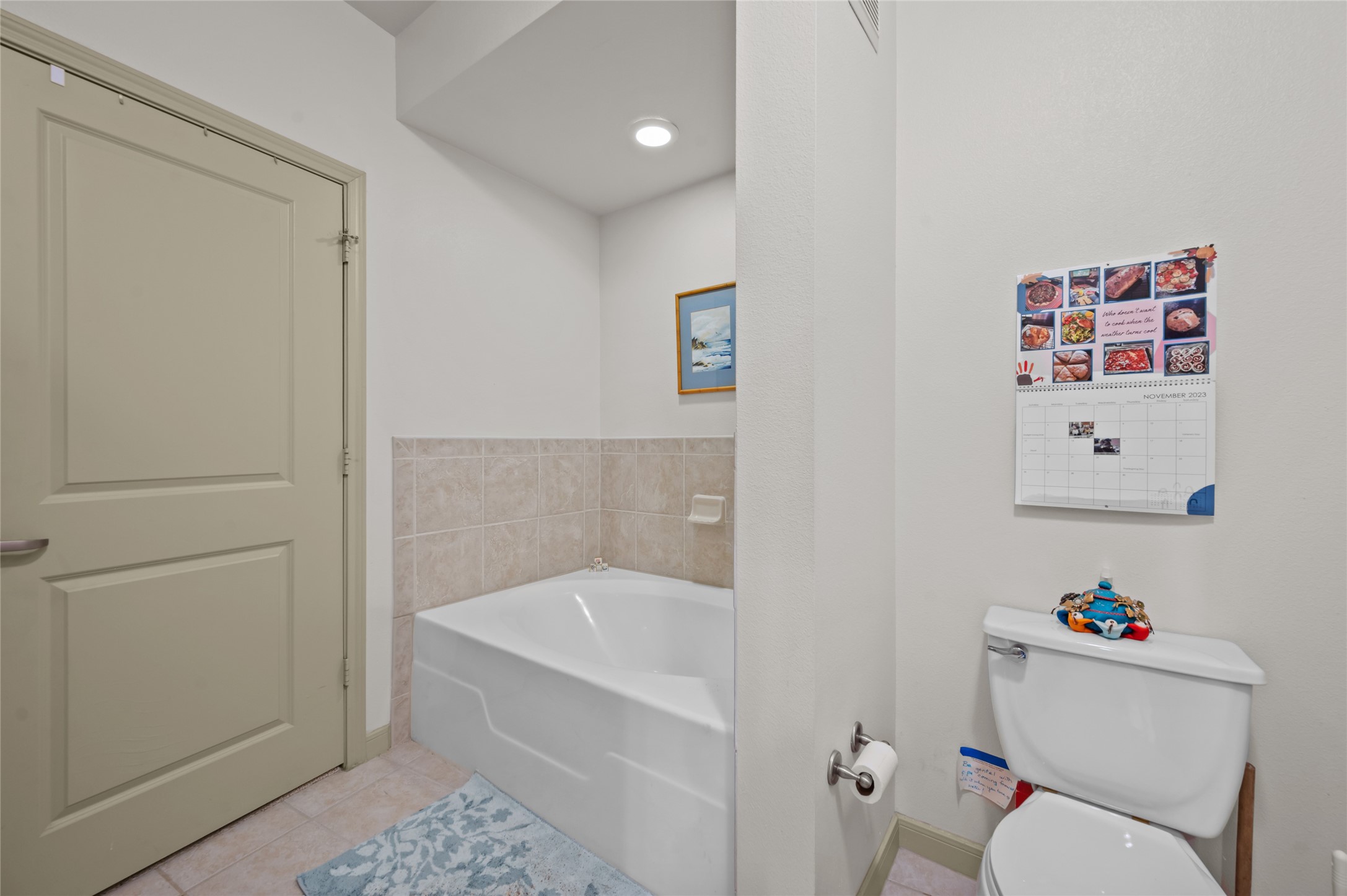 505 Jackson Hill Street, Unit 206 Houston, TX 77007 - Photo 17 of 35 a bath room with a toilet and a bath tub