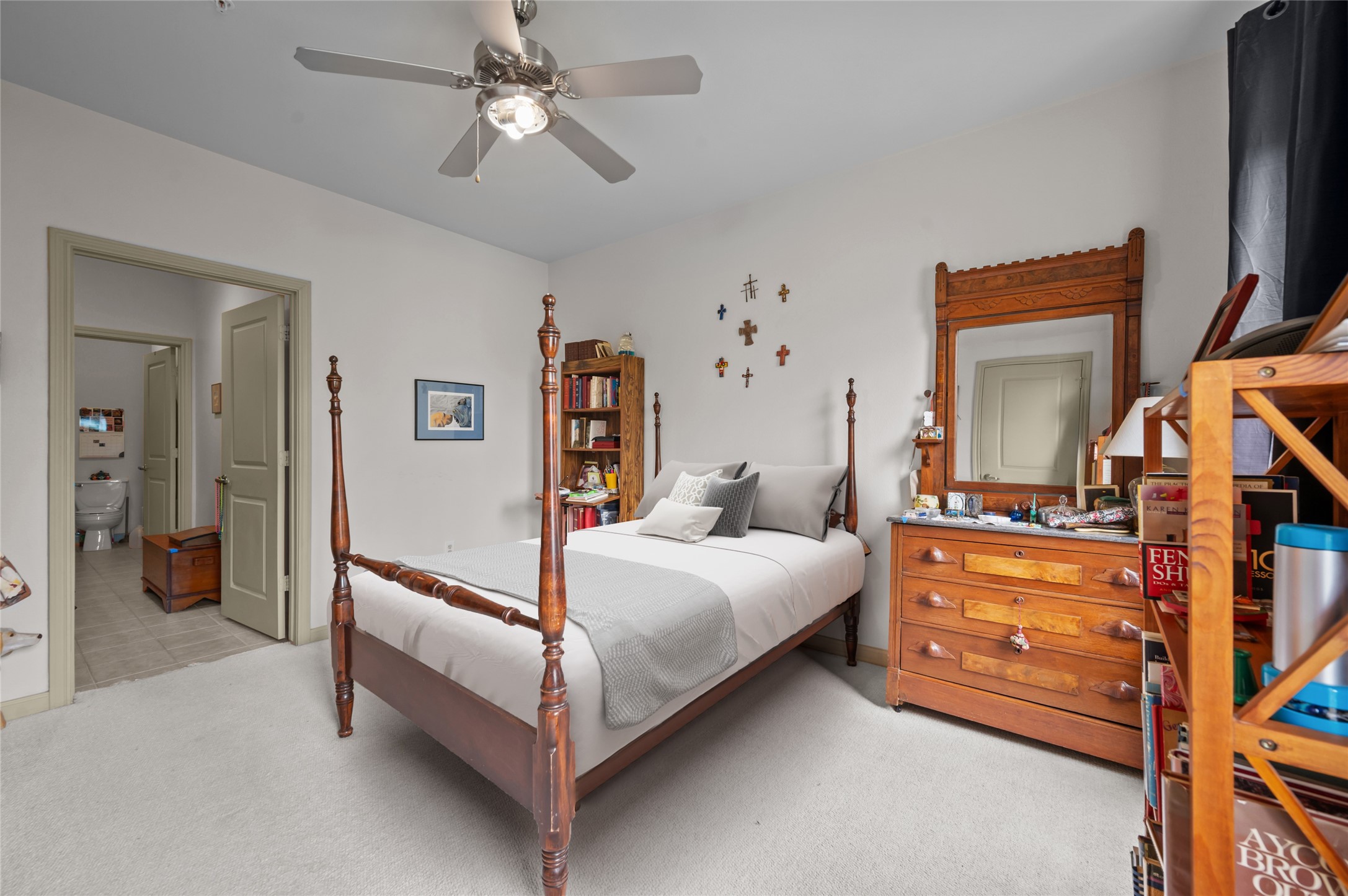 505 Jackson Hill Street, Unit 206 Houston, TX 77007 - Photo 26 of 35 a bedroom with a bed and a flat tv screen on dresser