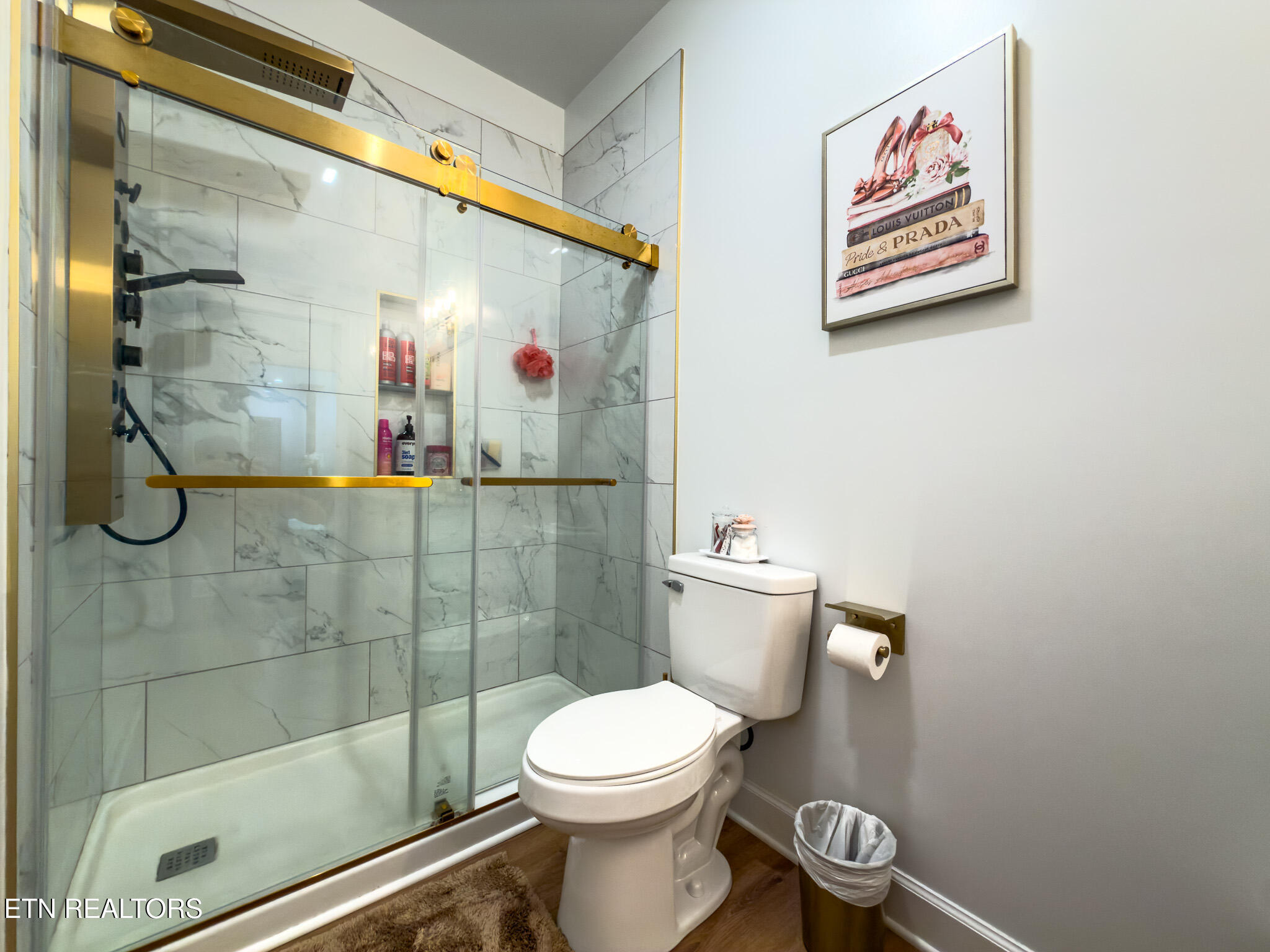 178 Chahyga Way Loudon, TN 37774 - Photo 22 of 38 Guest Bathroom