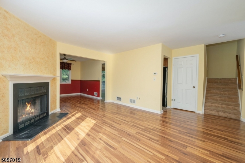 129 Patriots Road Morris Plains, NJ 07950 - Photo 4 of 23