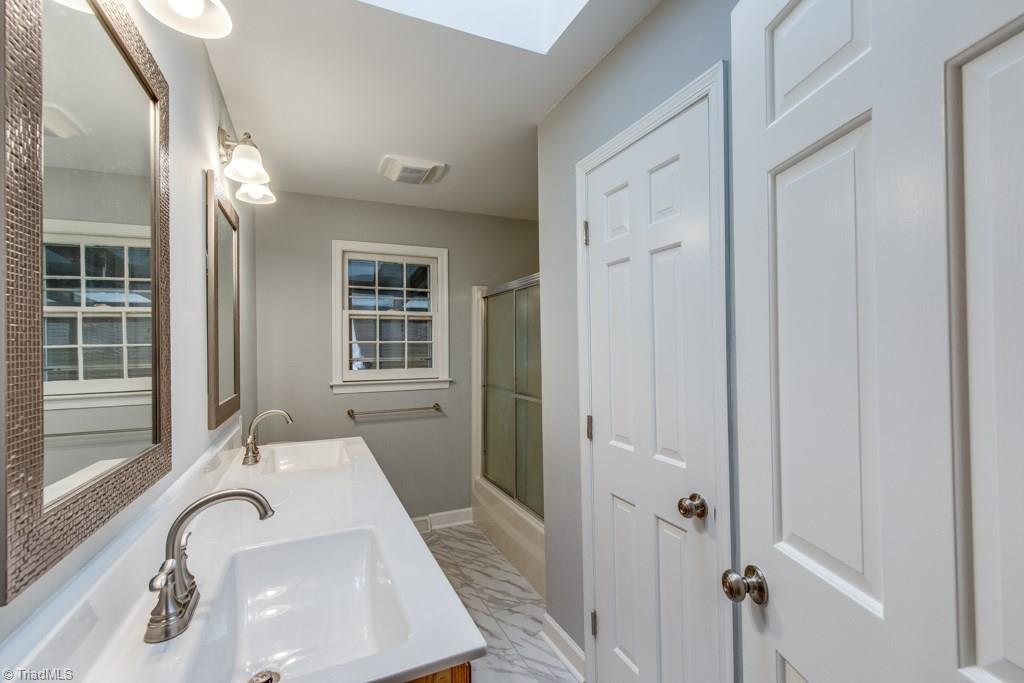 4180 Witherow Road Winston-Salem, NC 27106 - Photo 15 of 24 Hall bath