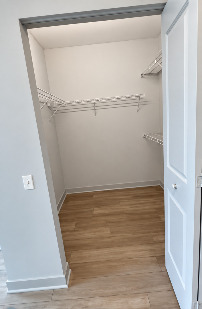 1025 West Addison Street, Unit 534H Chicago, IL 60613 - Photo 5 of 22 Gallery Image 5