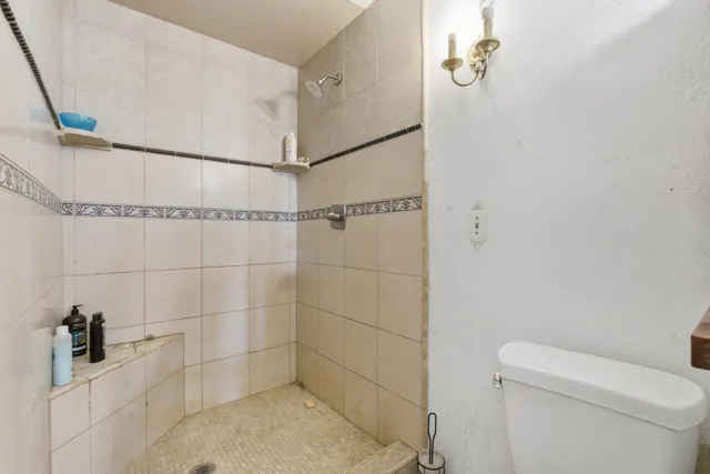 a view of a house with backyard and porch