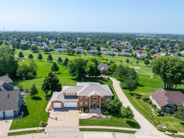 $815,000 | 1107 Scenic Hill Lane, De Witt, IA 52742