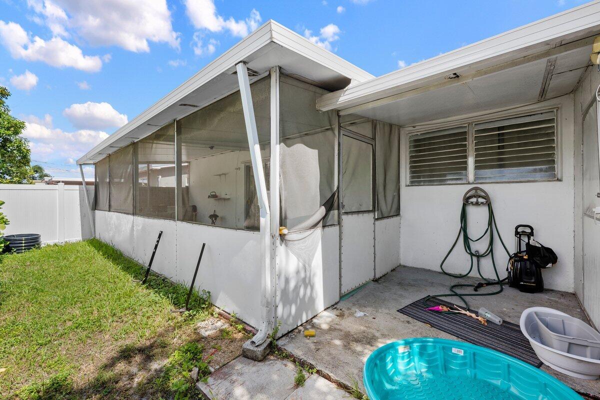 313 Southwest 7th Street Hallandale Beach, FL 33009 - Photo 13 of 18 LUX_2013