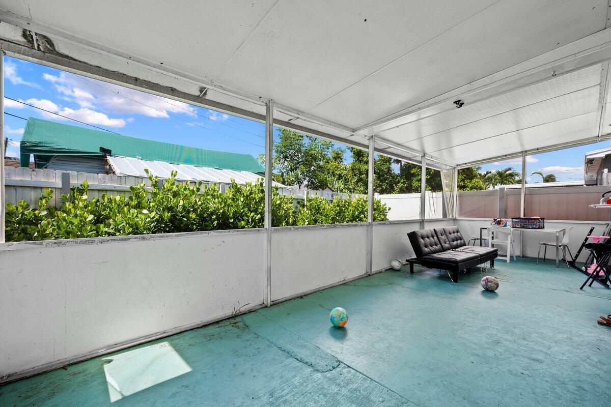 313 Southwest 7th Street Hallandale Beach, FL 33009 - Photo 14 of 18 LUX_2021