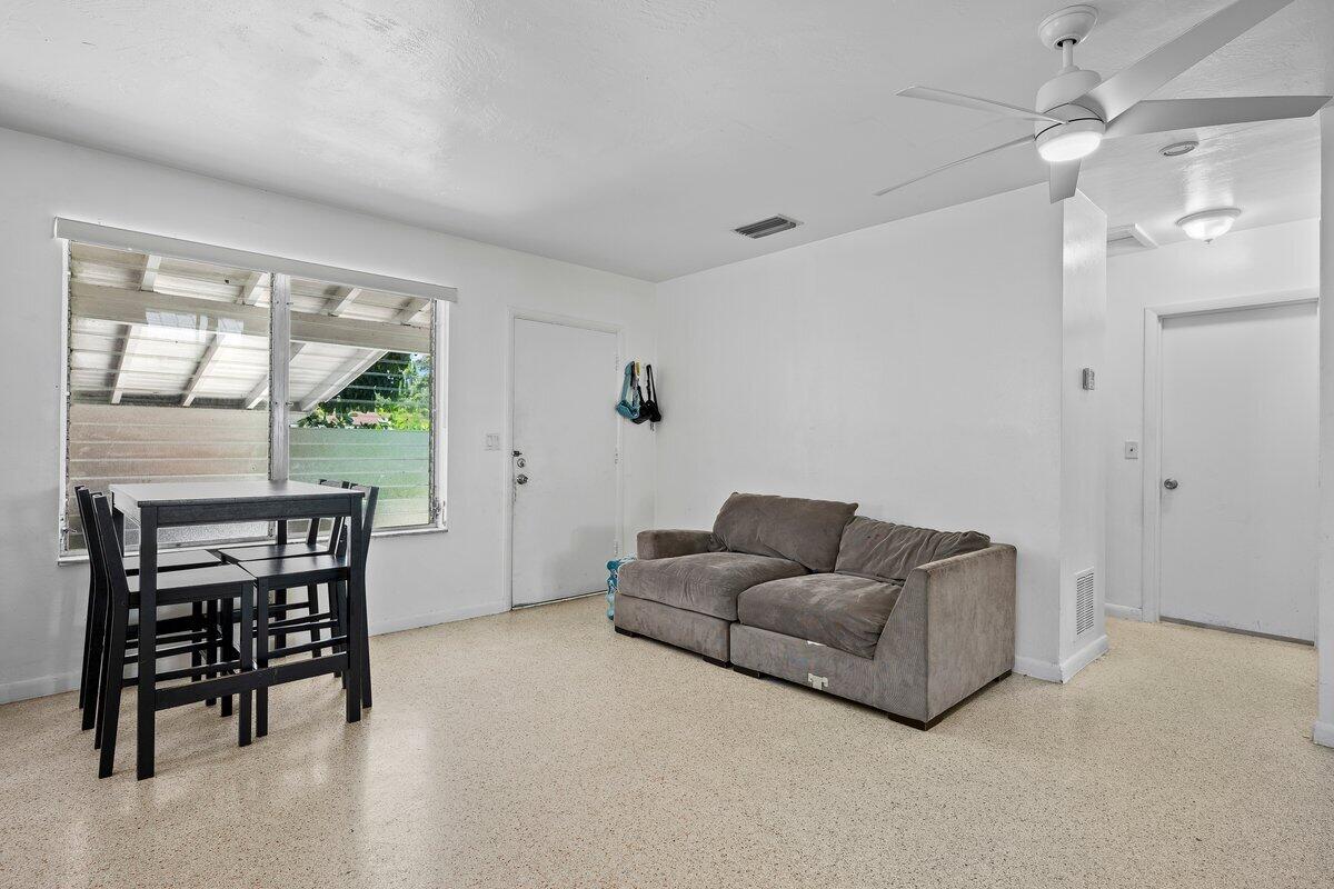 313 Southwest 7th Street Hallandale Beach, FL 33009 - Photo 3 of 18 LUX_2036