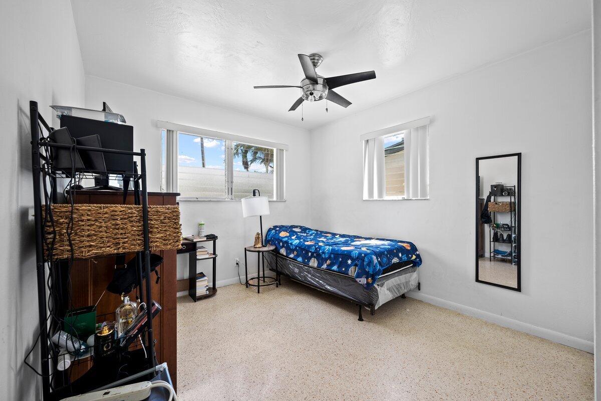 313 Southwest 7th Street Hallandale Beach, FL 33009 - Photo 8 of 18 LUX_2061