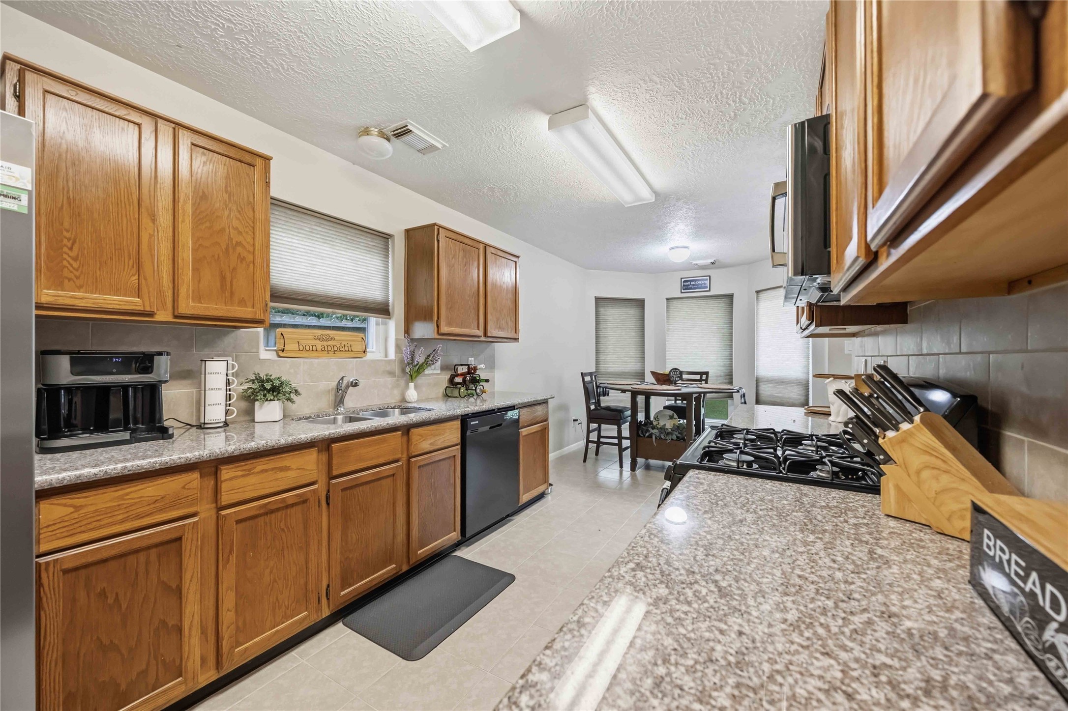 3226 Keygate Drive Spring, TX 77388 - Photo 12 of 34 Kitchen featuring Granite Countertops