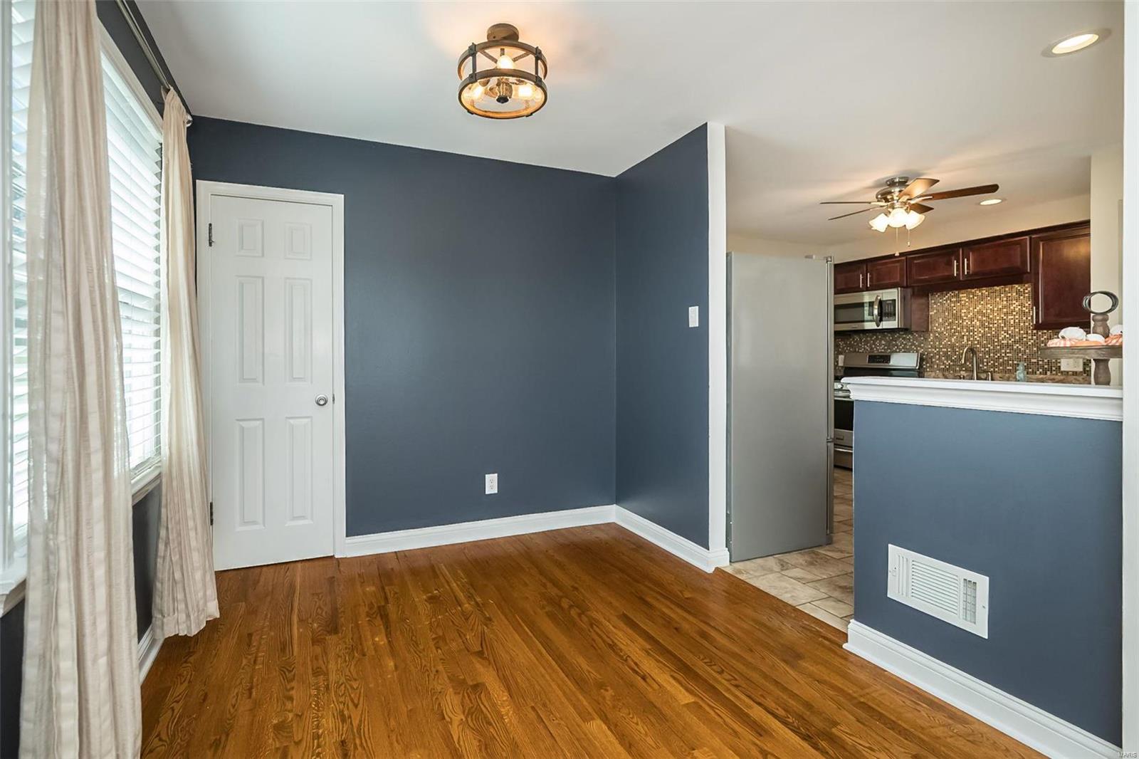 7841 Adkins Avenue St. Louis, MO 63123 - Photo 8 of 29