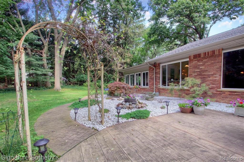 1731 Lone Pine Road Bloomfield Hills, MI 48302 - Photo 36 of 38