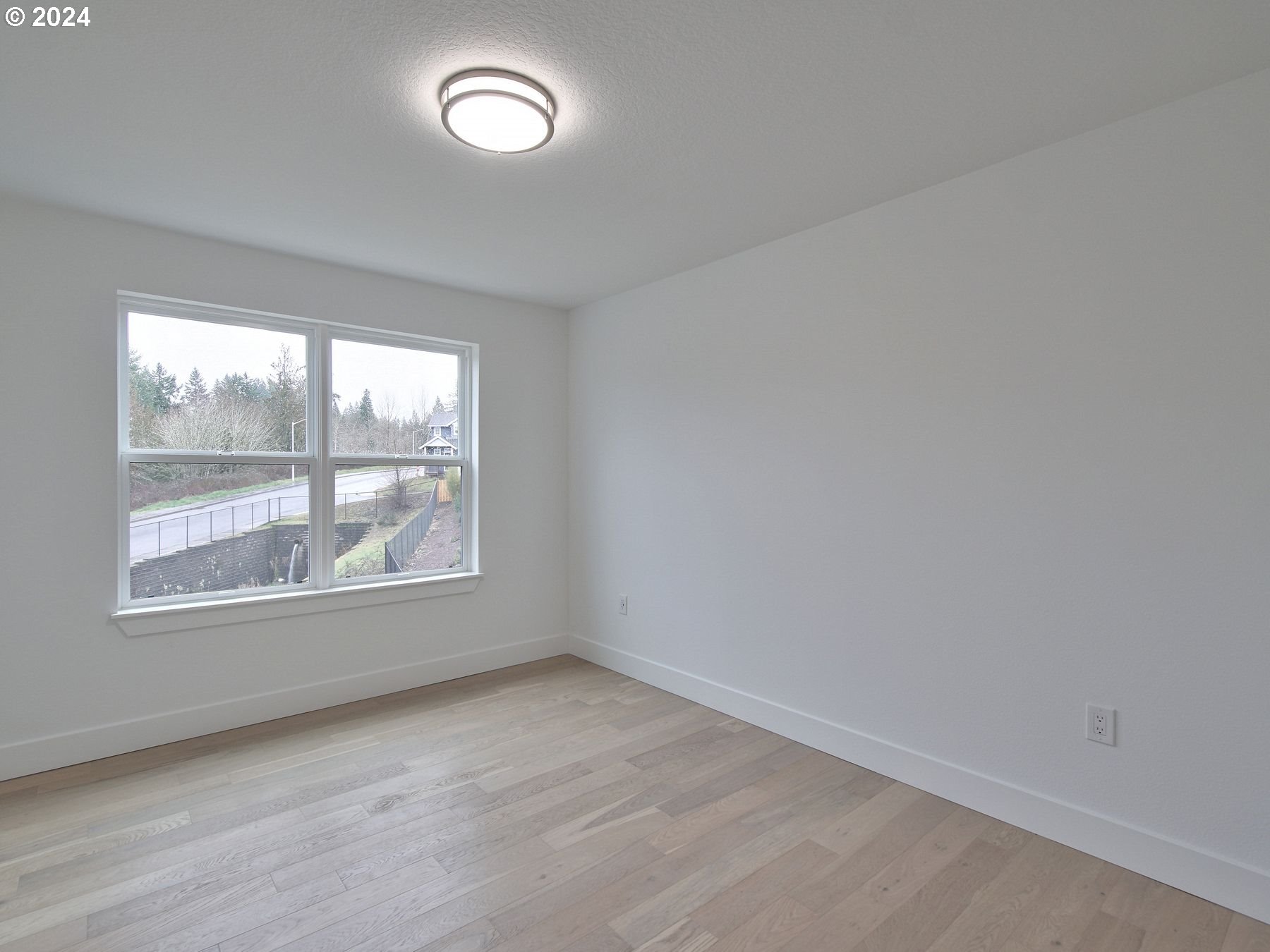 365 Northeast Oakview Drive Estacada, OR 97023 - Photo 26 of 39 an empty room with a window