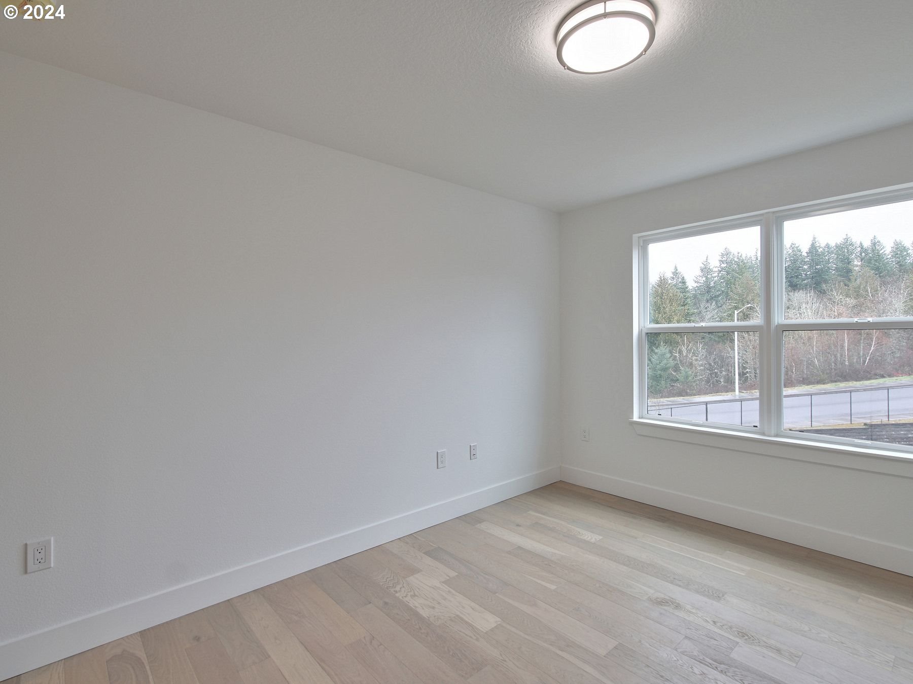 365 Northeast Oakview Drive Estacada, OR 97023 - Photo 28 of 39 an empty room with a window