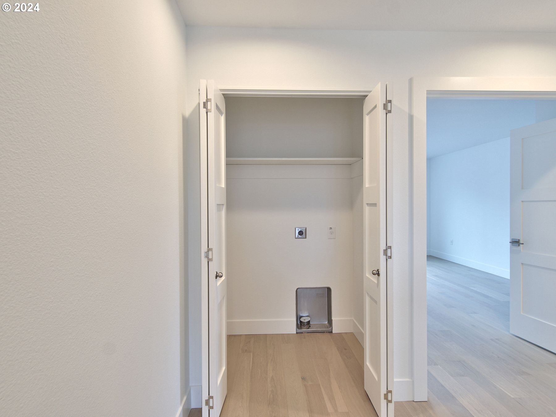 365 Northeast Oakview Drive Estacada, OR 97023 - Photo 29 of 39 a view of room with wooden floor