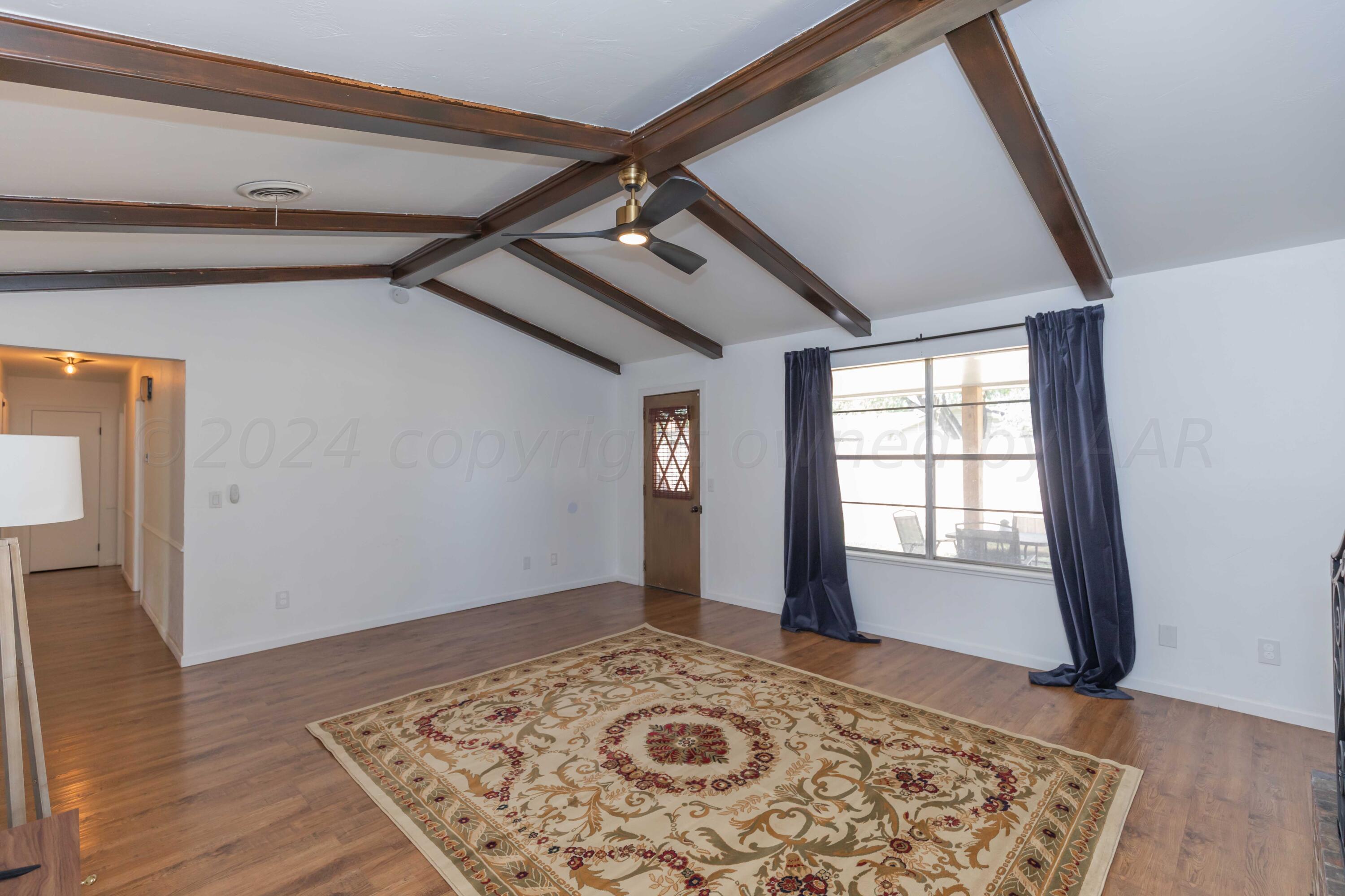 6506 Garwood Road Amarillo, TX 79109 - Photo 15 of 41 LIVING ROOM VIEW 4