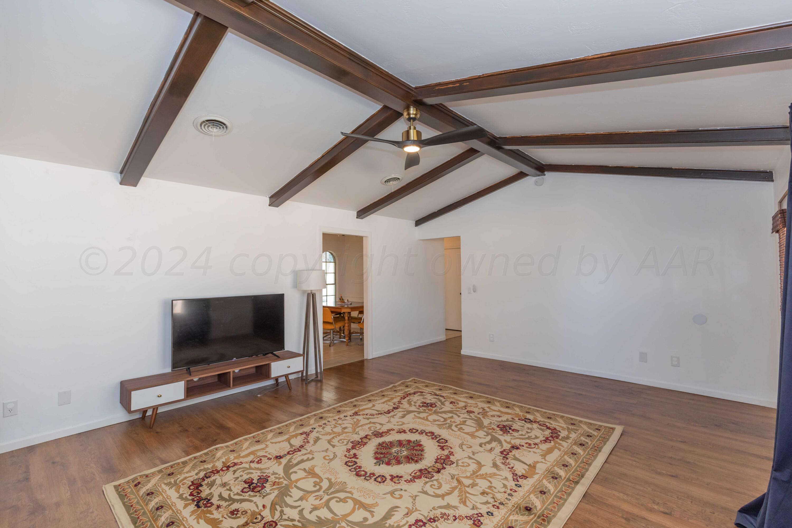 6506 Garwood Road Amarillo, TX 79109 - Photo 16 of 41 LIVING ROOM VIEW 5